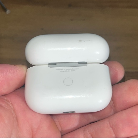 AirPod Pro - Picture 2 of 5